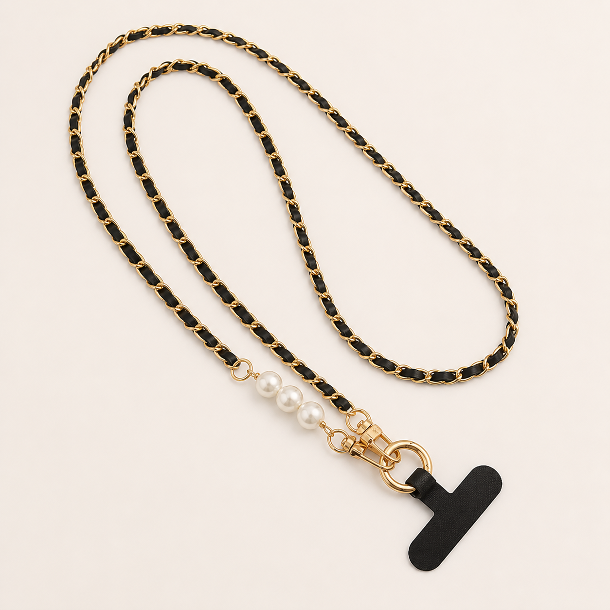 MIWA 珍珠丝带金链手机长挂链，黑色与白色可选，金色链条搭配珍珠装饰，优雅轻奢风格